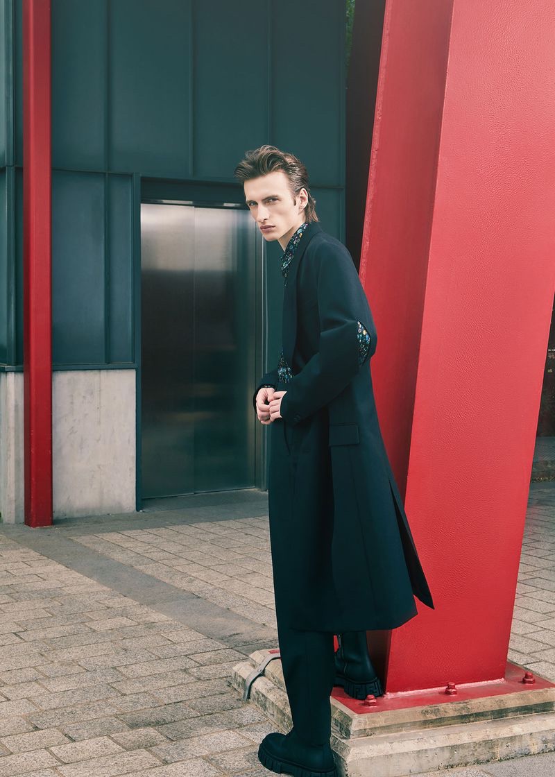 » Benno Bulang Hits a Stylish Stride for GQ Portugal Benno Bulang 2021 GQ Portugal Fashion Editorial 011