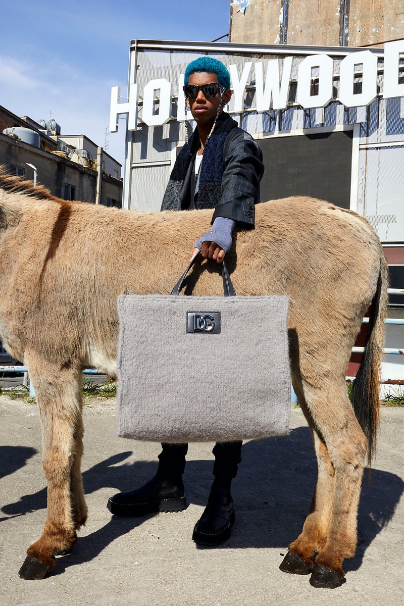 Giulio (Boom Models) takes hold of an oversized bag for Dolce & Gabbana's fall-winter 2021 campaign.