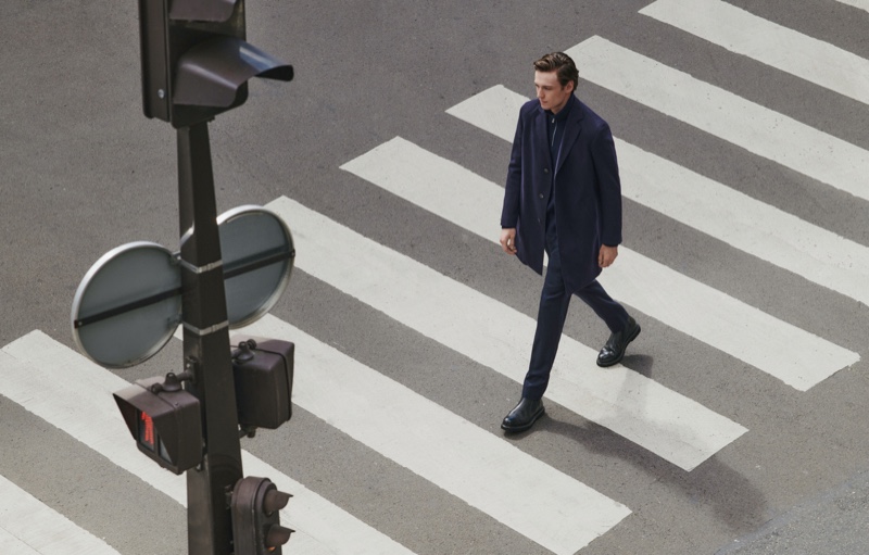 Crossing an intersection, Jakob Zimny models a tailored look from Massimo Dutti's fall 2021 men's collection.