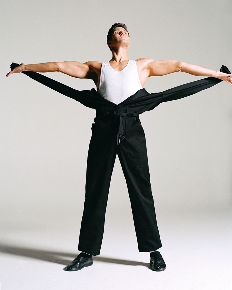 » Roberto Bolle Shows Off His Moves in Bottega Veneta for CAP 74024 Roberto Bolle 2021 CAP 74024 003