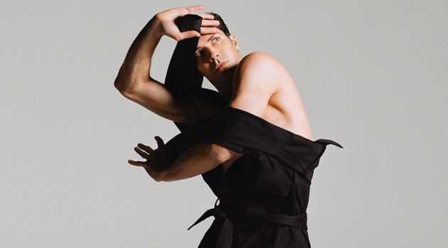 Roberto Bolle Shows Off His Moves in Bottega Veneta for CAP 74024 Roberto Bolle Shows Off His Moves in Bottega Veneta for CAP 74024