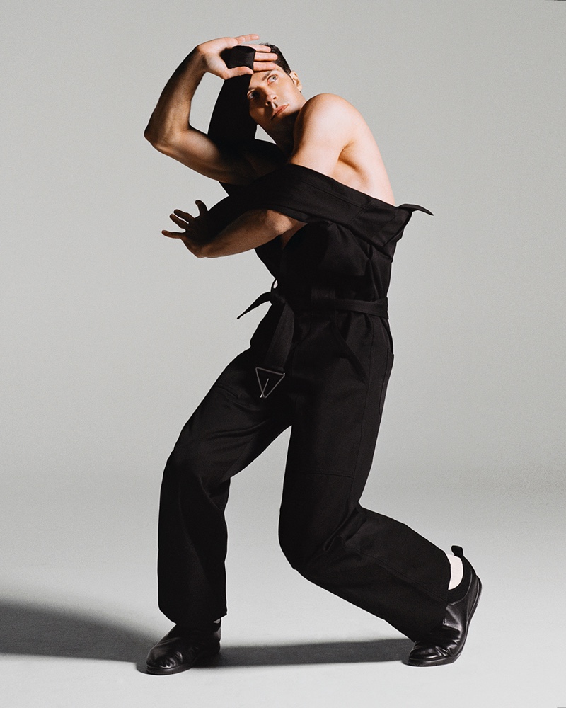» Roberto Bolle Shows Off His Moves in Bottega Veneta for CAP 74024 Roberto Bolle 2021 CAP 74024 004