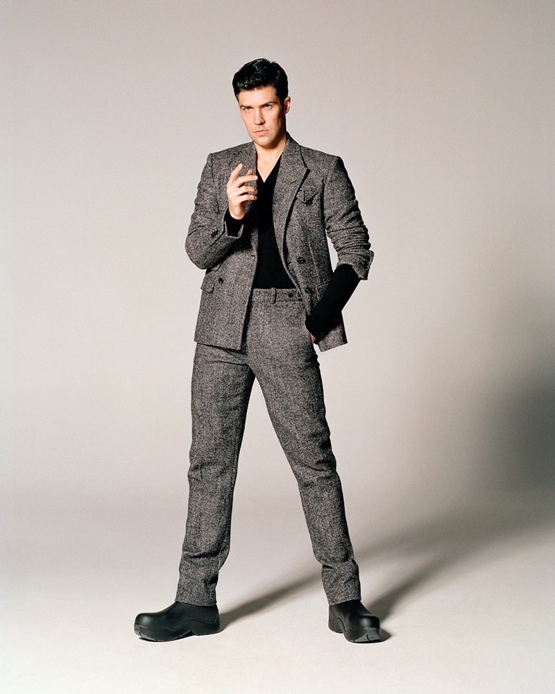» Roberto Bolle Shows Off His Moves in Bottega Veneta for CAP 74024 Roberto Bolle 2021 CAP 74024 008