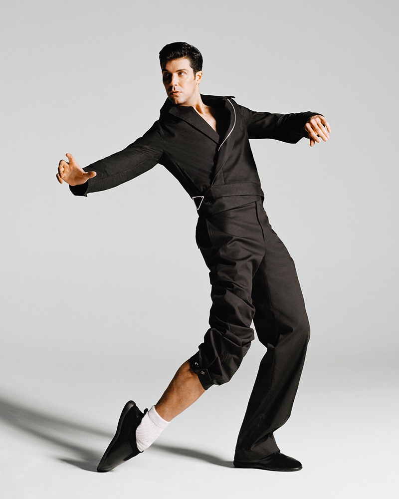 » Roberto Bolle Shows Off His Moves in Bottega Veneta for CAP 74024 Roberto Bolle 2021 CAP 74024 009