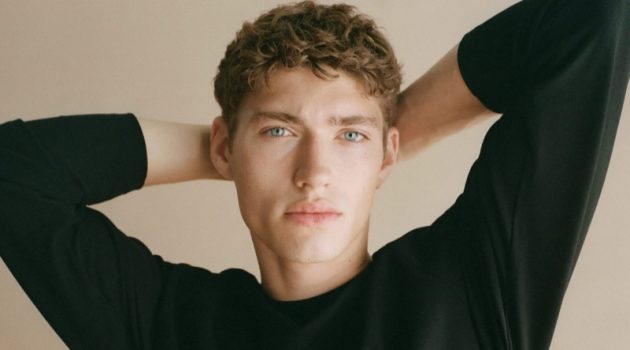Valentin Humbroich Embraces Comfort & Style in Mango Man Valentin Humbroich takes comfort in a stretch round neck sweater by Mango Man.