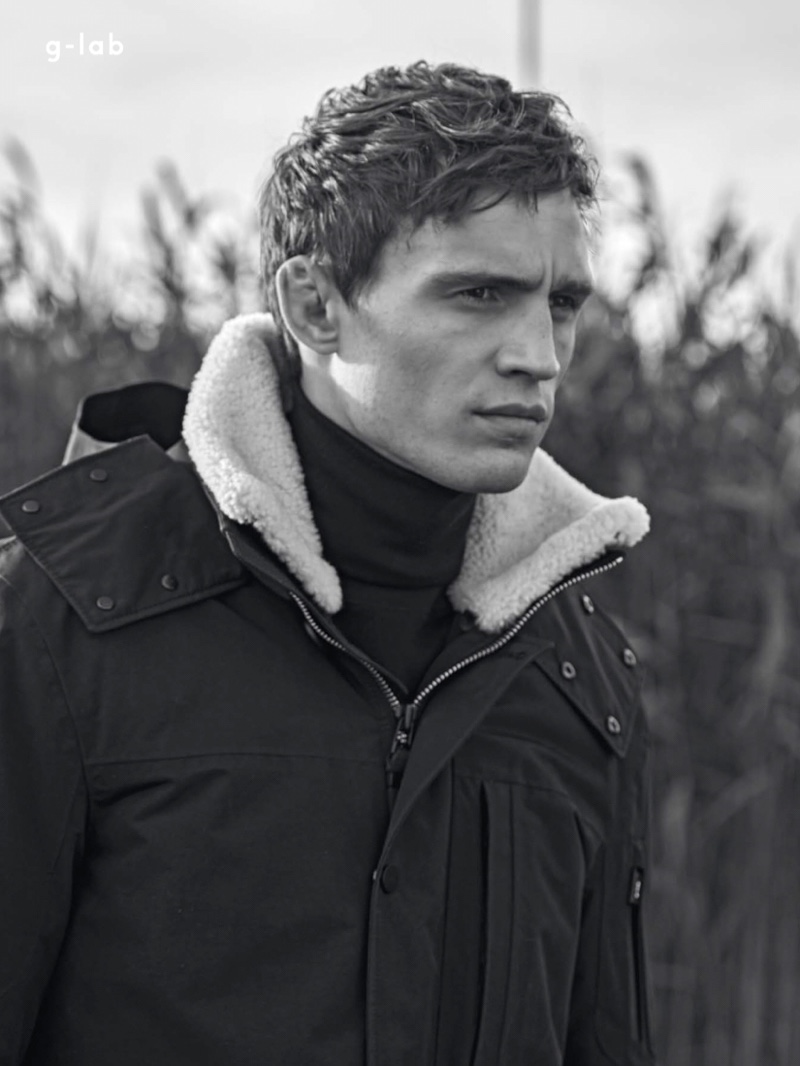 » Julian Schneyder Dons Smart Fall Style for Masculin Journal Julian Schneyder 2021 Masculin Journal 002