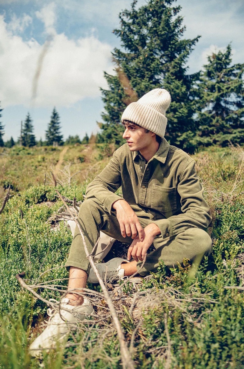 Enjoying a day spent in nature, Oscar Kindelan wears a monochromatic look from Reserved's fall 2021 Eco-Aware collection.
