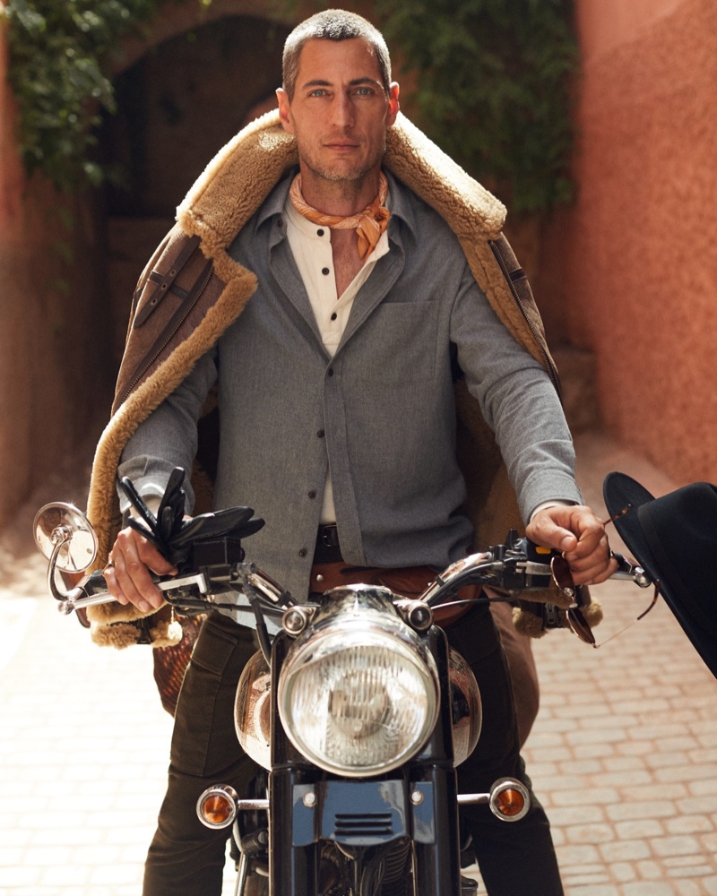 Axel Hermann layers in essential styles for Banana Republic's fall 2021 campaign.