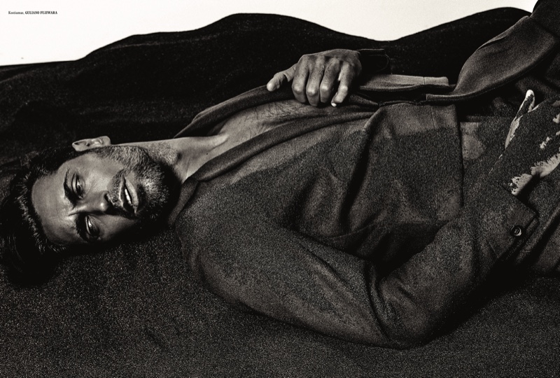 » Daniele Carettoni Dons Black & White for L'Officiel Hommes Lithuania Daniele Carettoni 2021 LOfficiel Hommes Lithuania 006
