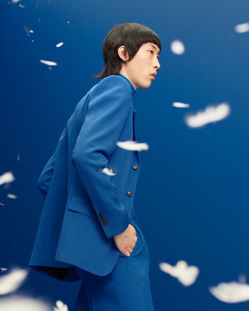 Tae Meen Kim stands out in a blue suit from AMI Paris' fall-winter 2021 collection.