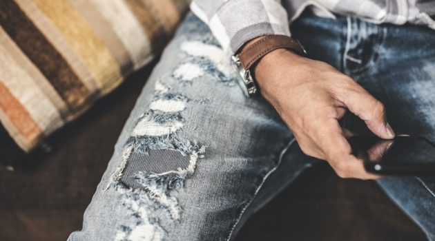Everybody Has Got the Blues: Best Denim Trends Out Now Frayed Denim Jeans Man