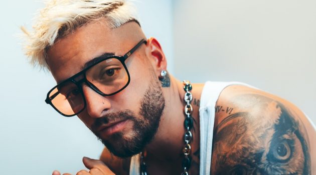 Maluma sports On the Fly sunglasses from his Quay collaboration.