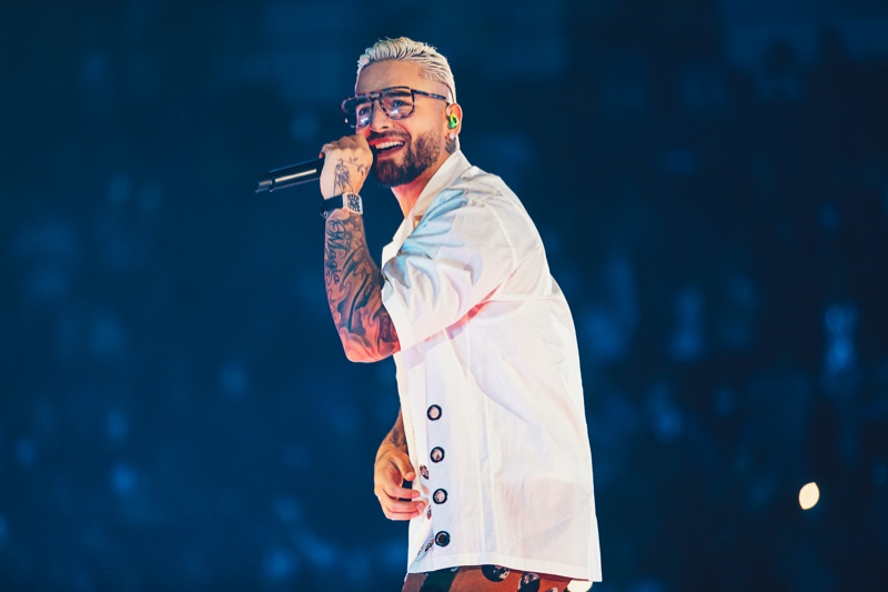 Performing, Maluma dons On the Fly RX glasses from his Quay collaboration.