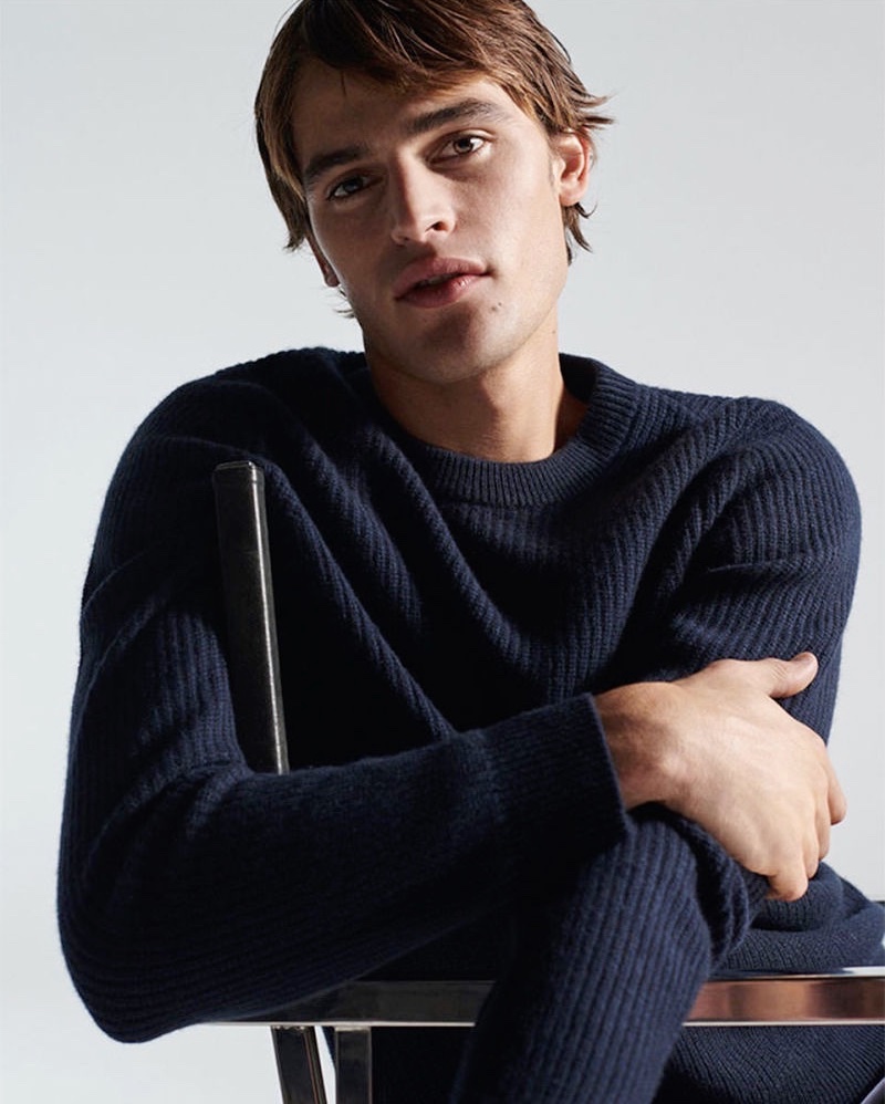 Parker van Noord wears a ribbed sweater from COS.