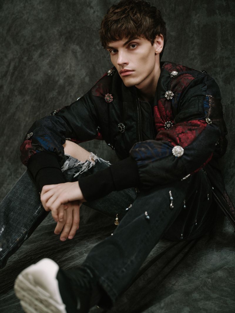 » Philip Lunin Rocks Graphic Menswear for GQ Russia Philip Lunin 2021 GQ Russia Editorial 006