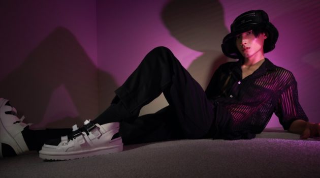 UGG & Feng Chen Wang Explore Yin-yang Concept for New Collaboration Taking up the spotlight, Ritter Shi fronts the UGG x Feng Chen Wang fall-winter 2021 campaign, modeling a bucket hat with sandals.