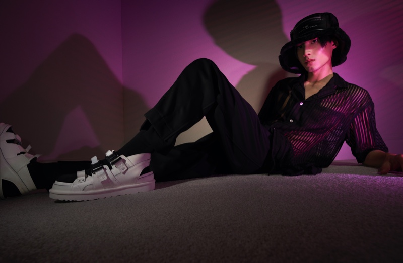 Taking up the spotlight, Ritter Shi fronts the UGG x Feng Chen Wang fall-winter 2021 campaign, modeling a bucket hat with sandals.