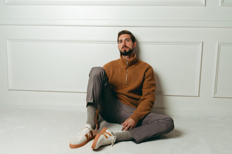 Autumnal tones come together in a sweater and trouser look Kevin Trapp wears from his ABOUT YOU collaboration.