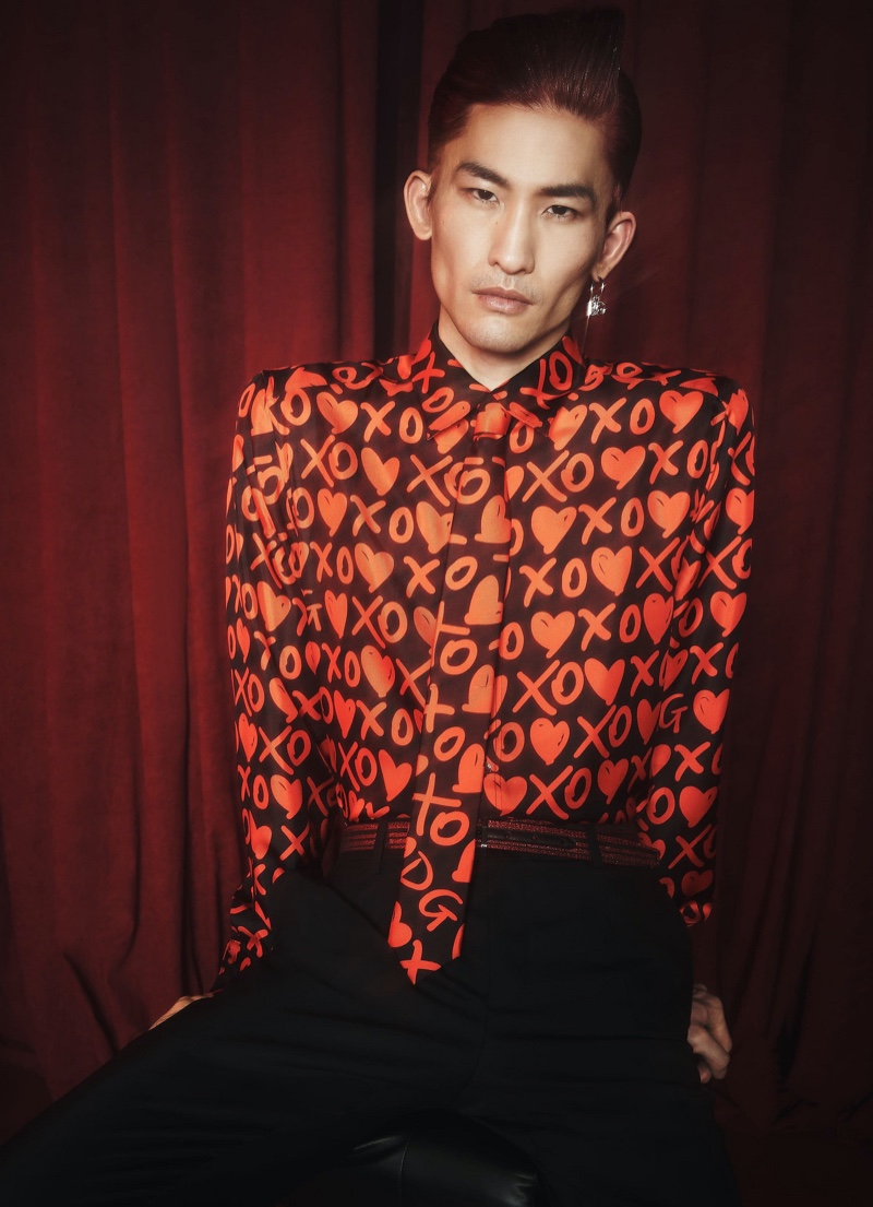 Ryu Usuda is a lovely vision in a fashionable heart print shirt and tie from Dolce & Gabbana's spring-summer 2022 Hot Animalier collection.