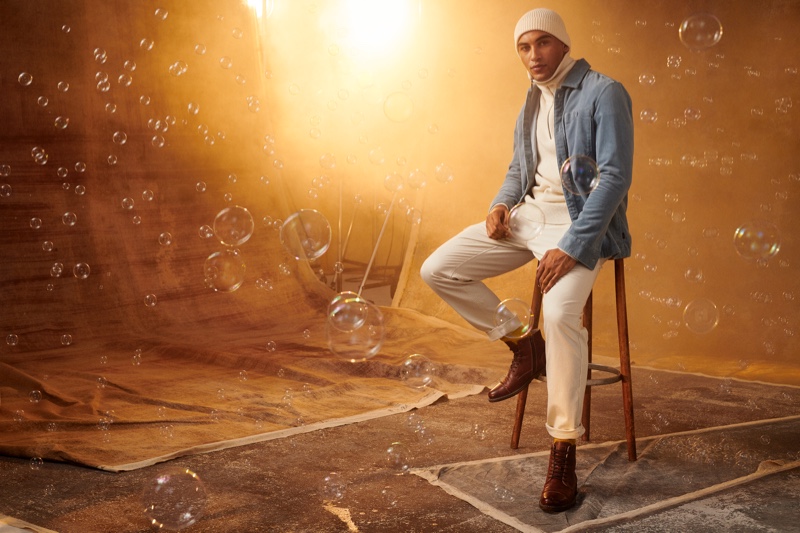Leroy Aiyanyo dons denim and winter whites for ESPRIT's holiday 2021 campaign. » ESPRIT Captures Holiday Magic with Its Latest Campaign Leroy Aiyanyo dons denim and winter whites for ESPRIT's holiday 2021 campaign.