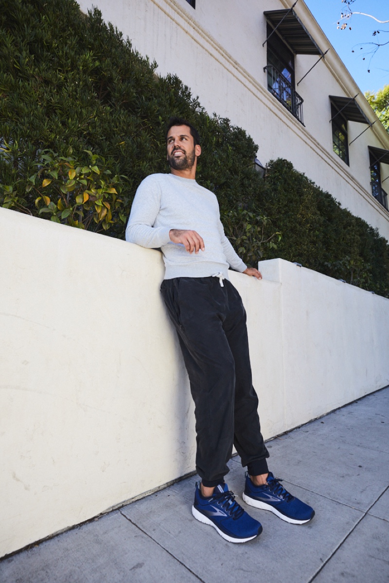 Ready for a run, Eric Decker sports Brooks Transmit 3 running shoes for DSW.