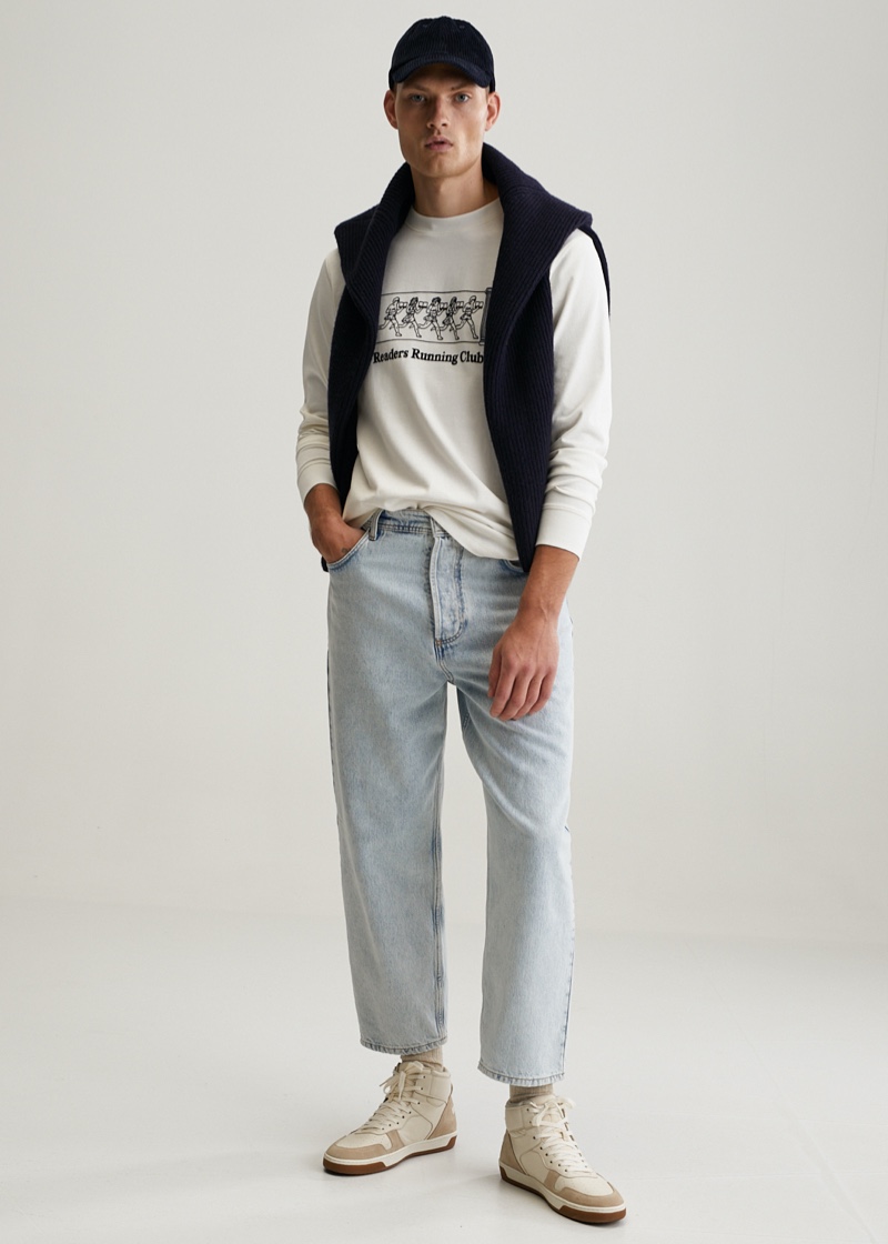 A sporty vision, William Los wears a top from the Tiago Majuelos x Mango capsule collection.
