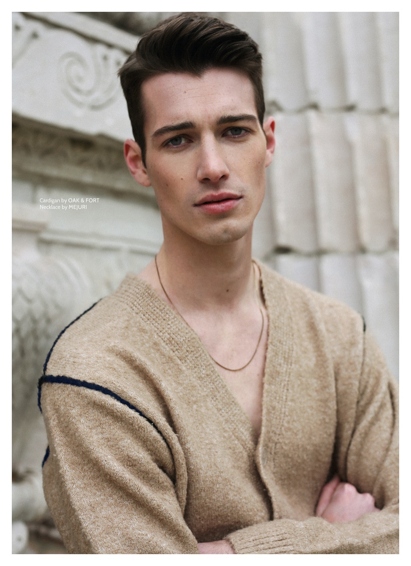 Robbie wears cardigan Oak & Fort, and necklace Mejuri.