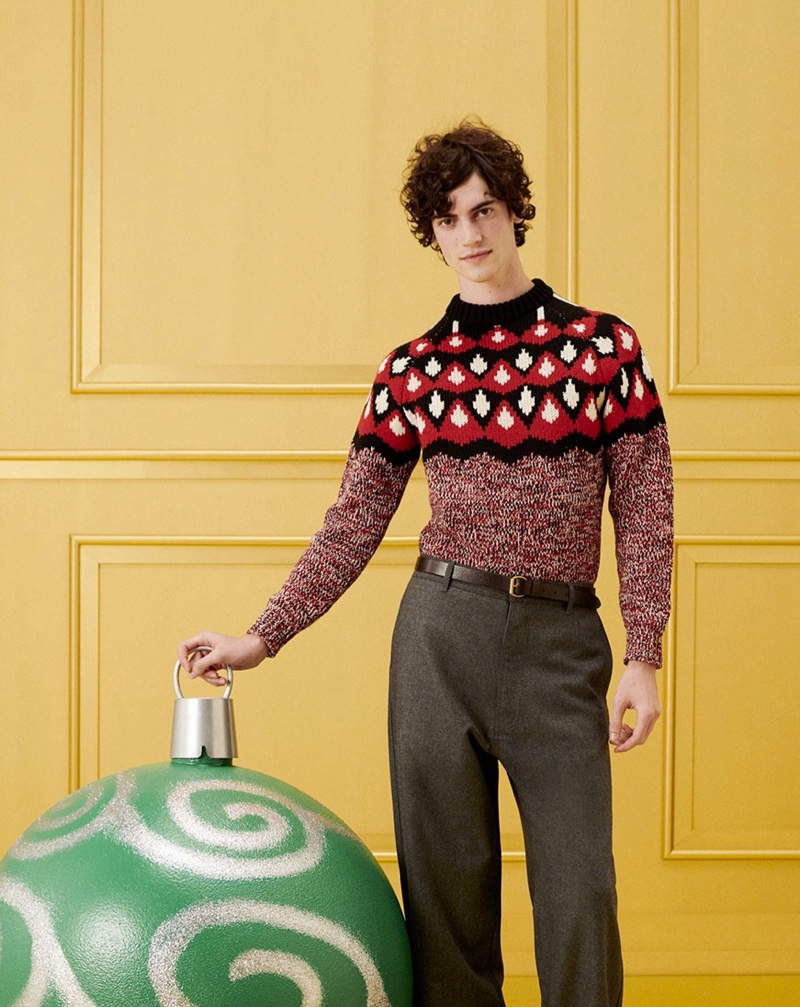 A festive vision, Geoffroy Noraz connects with YOOX for its holiday 2021 gift guide.