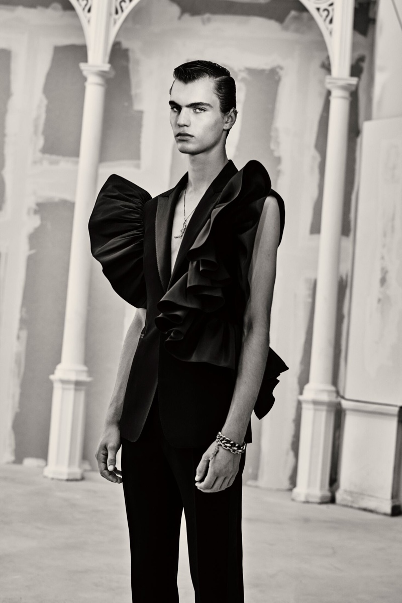 Alexander McQueen Campaign Menswear Spring Summer 2022 012