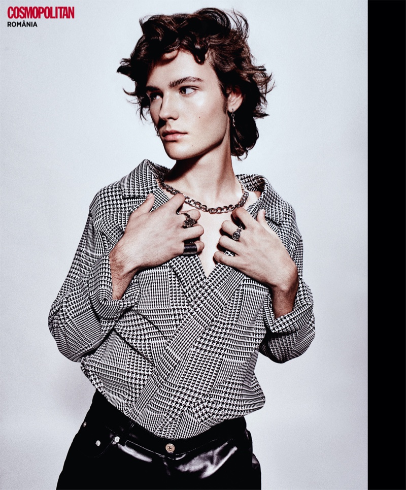 » Alexandru Turns Heads in Eclectic Styles for Cosmopolitan Man Romania Alexandru Cosmopolitan Man Romania 2022 Editorial 006