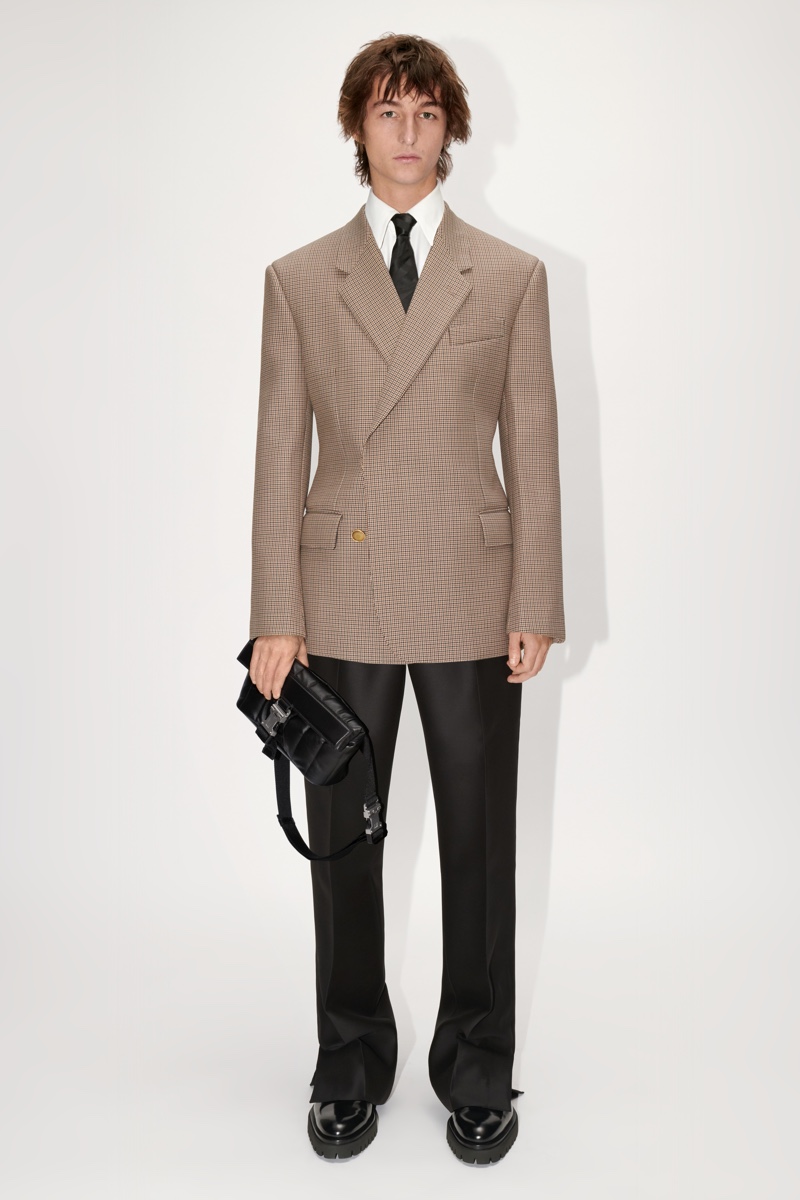 Dunhill Unveils Sharp Uniform for Fall '22 Collection