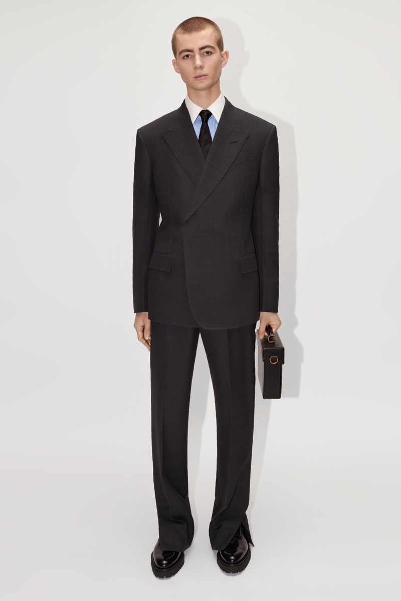 Dunhill Unveils Sharp Uniform for Fall '22 Collection