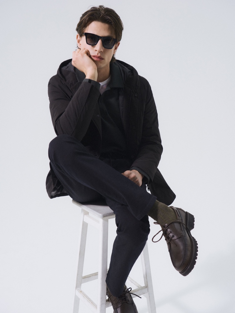 In front and center, Edoardo Sebastianelli wears Massimo Dutti sunglasses.