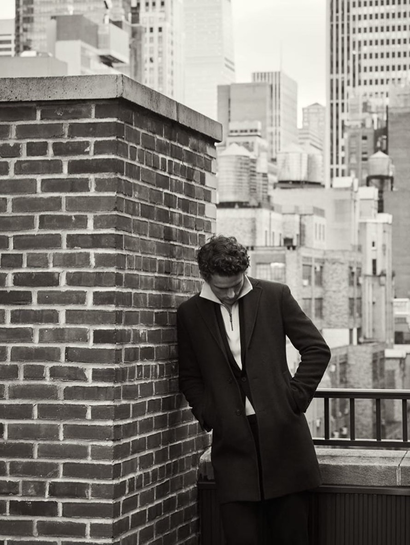 » Simon Nessman Walks Into the New Year with Massimo Dutti Simon Nessman Model 2022 Massimo Dutti Editorial 007
