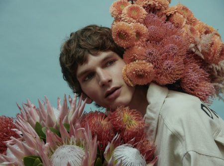 Erik Van Gils fronts Stylebop's spring 2022 campaign.