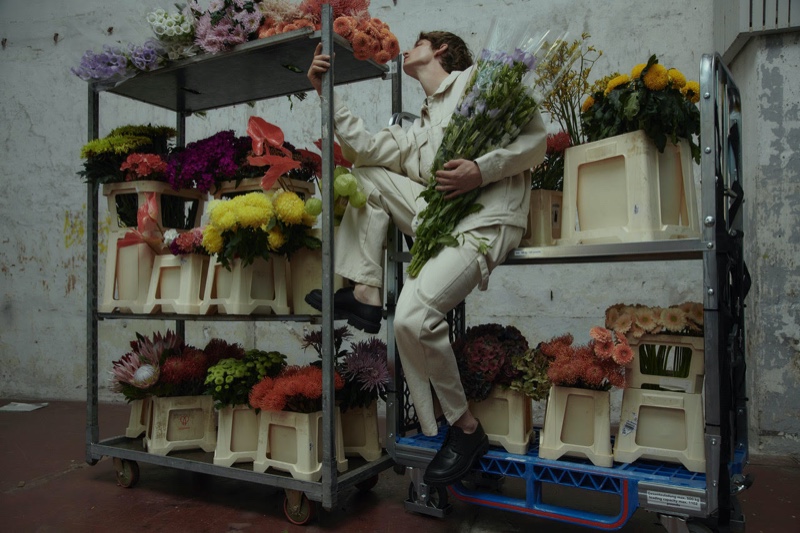 Model Erik Van Gils takes up the role of florist for Stylebop's spring 2022 campaign.