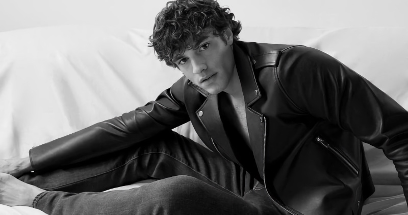 Model Francesco Ruggiero appears in the LIU JO Lovers fragrance campaign.