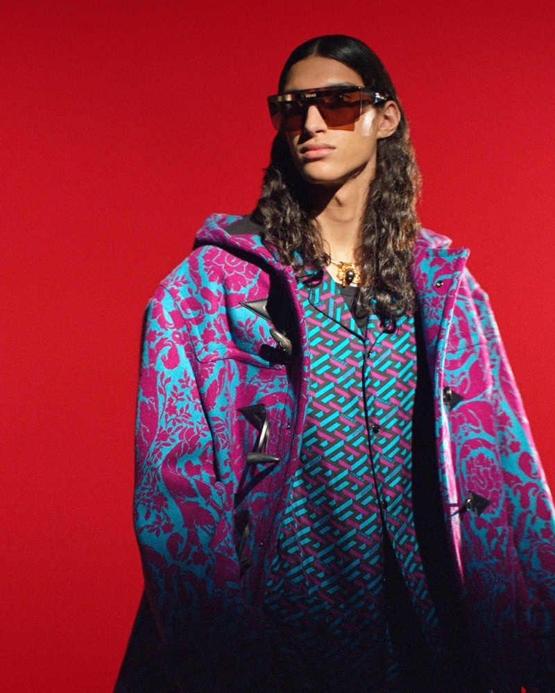 Sofiane Belaasri Model Versace Men Fall 2022 Collection » Versace Finds Opulence Rooted in Reality for Fall '22 Collection Sofiane Belaasri Model Versace Men Fall 2022 Collection