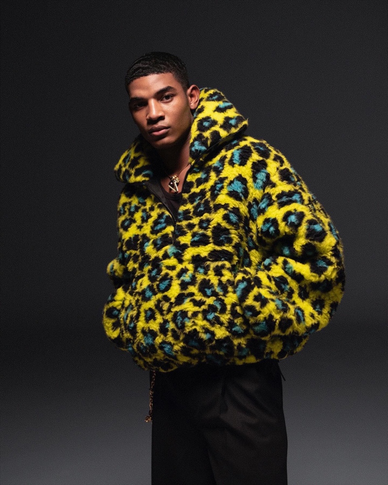 Reece Nelson Model Versace Men Fall 2022 Collection » Versace Finds Opulence Rooted in Reality for Fall '22 Collection Reece Nelson Model Versace Men Fall 2022 Collection