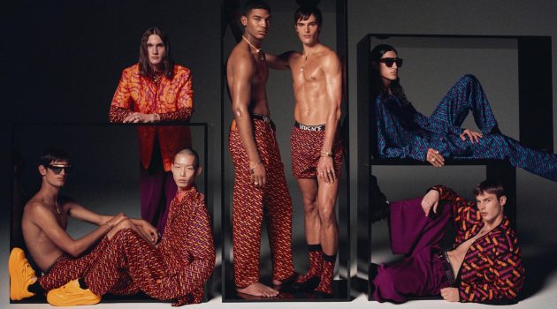 Versace Finds Opulence Rooted in Reality for Fall '22 Collection Versace Finds Opulence Rooted in Reality for Fall '22 Collection