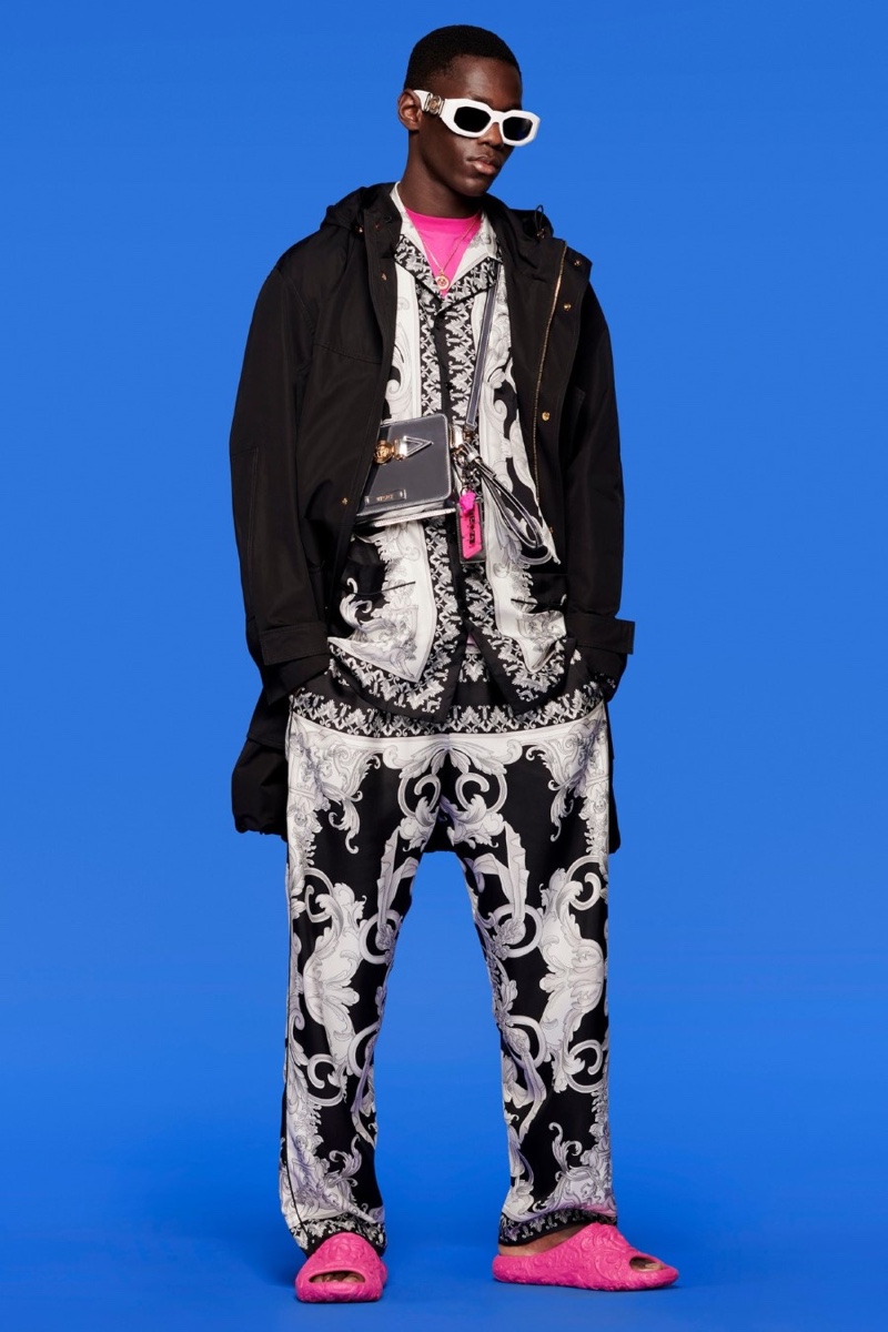 Versace Pre Fall 2022 Mens Collection Lookbook 002