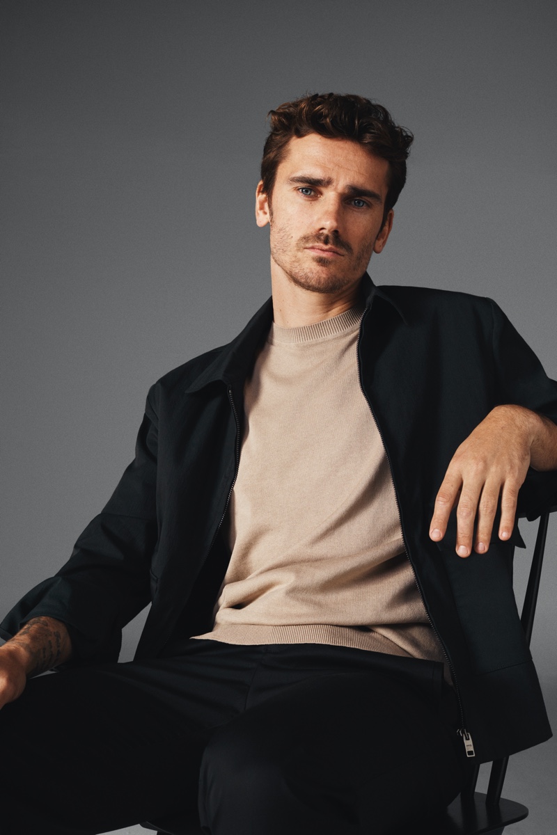 Antoine Griezmann Sitting Mango Campaign 2022 » Antoine Griezmann is in Smart Form for New Mango Campaign Antoine Griezmann Sitting Mango Campaign 2022