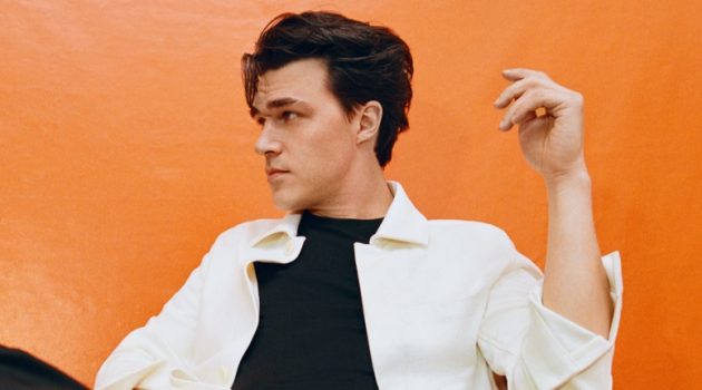 Finn Wittrock, Liam Kelly + More Front COS Spring '22 Campaign Finn Wittrock COS Campaign Spring 2022 Men