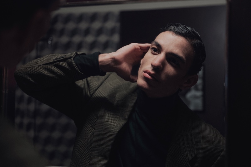 The Boss: Grego wears jacket Christopher John Rogers and turtleneck Dolce & Gabbana. » Who Am I? Grego Tackles Dapper Style The Boss: Grego wears jacket Christopher John Rogers and turtleneck Dolce & Gabbana.