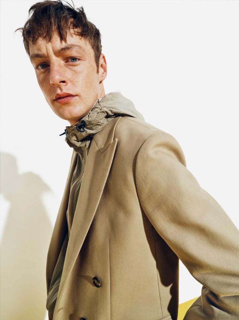 Roberto Sipos fronts J.Lindeberg's spring-summer 2022 campaign.