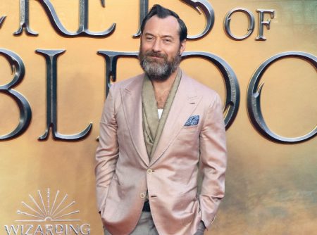 Jude Law Dons Brioni for ‘Fantastic Beasts’ World Premiere