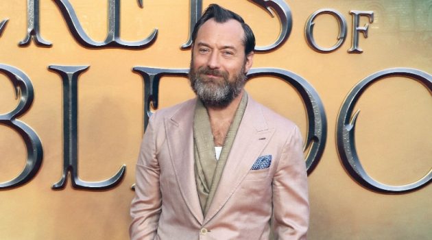 Jude Law Dons Brioni for 'Fantastic Beasts' World Premiere Jude Law Fantastic Beasts Secrets of Dumbledore World Premiere 2022 Red Carpet Wearing Brioni