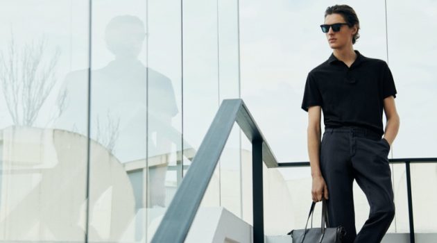 Massimo Dutti Rounds Up Chic Linen Staples Valentin Caron dons linen essentials from Massimo Dutti's spring-summer 2022 men's collection.