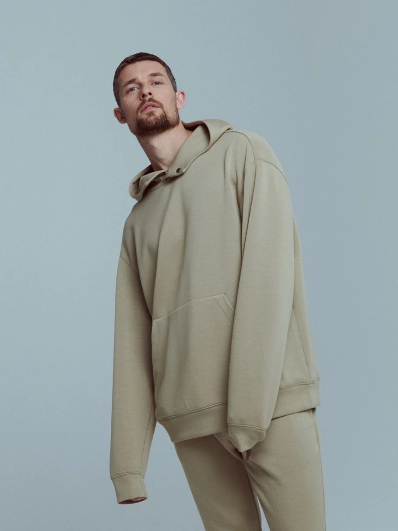 Wouter Peelen Embraces Smart-Casual Style in Reserved
