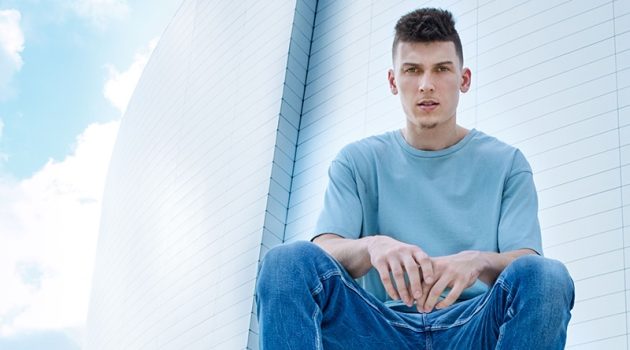 Tyler Herro Slips Into Hudson Jeans for New Campaign Ready for his moment in the spotlight, Tyler Herro slips into a pair of denim jeans as the star of Hudson Jeans' spring-summer 2022 campaign.